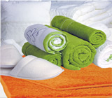 Cama, mesa e banho em Muriaé